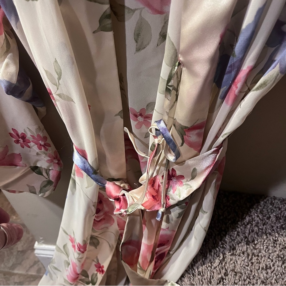 Floral Satin Lounge Robe - Picture 3 of 5